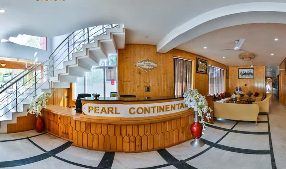 Hotel Pearl Continental Srīnagar Exteriör bild
